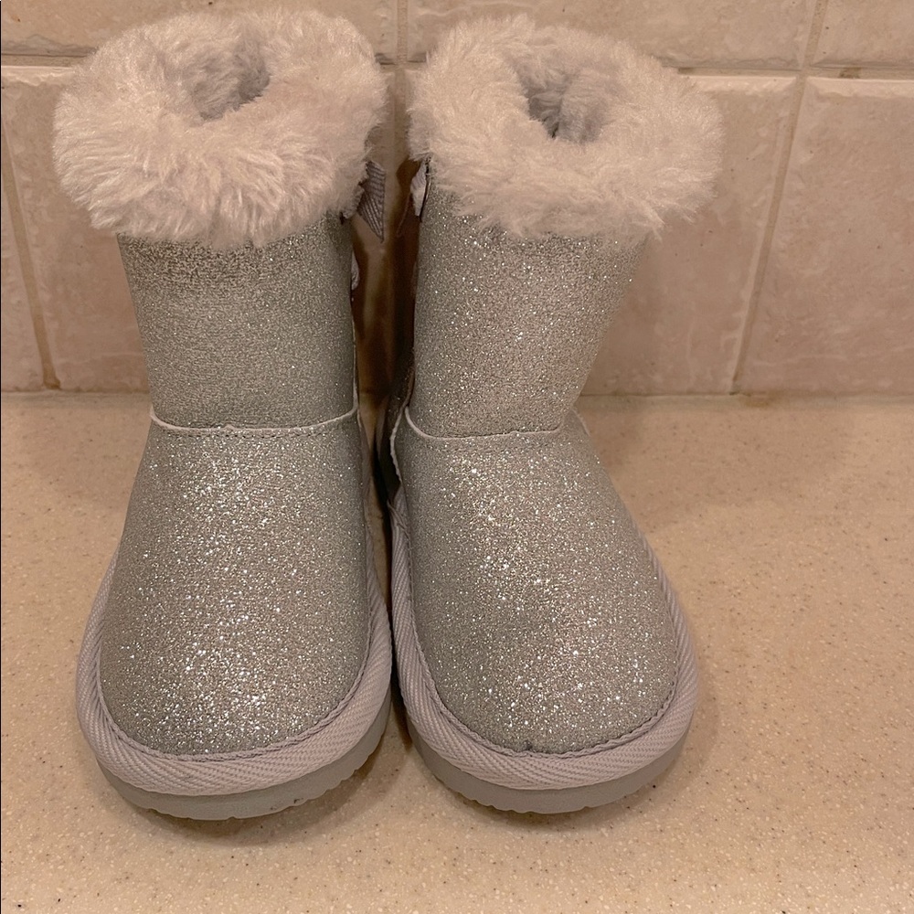 Jumping Beans toddler size 6 Sparkly Silver Fur-Lined Boots NWOT